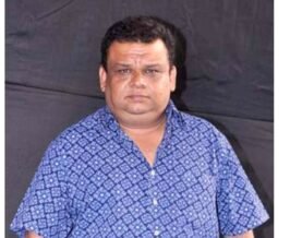 Famous Marathi veteran actor Atul Parchure, 57, breathed his last following a long battle with cancer.